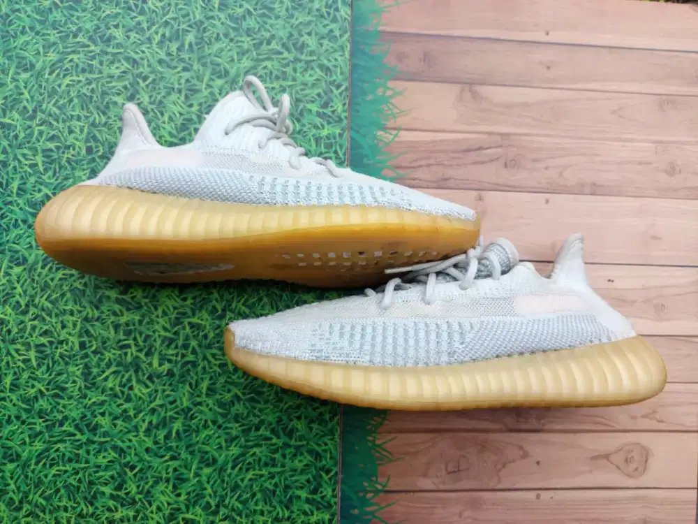 Adidas Yeezy V2 350 Cloud White •Preloved,Second,Thrift•