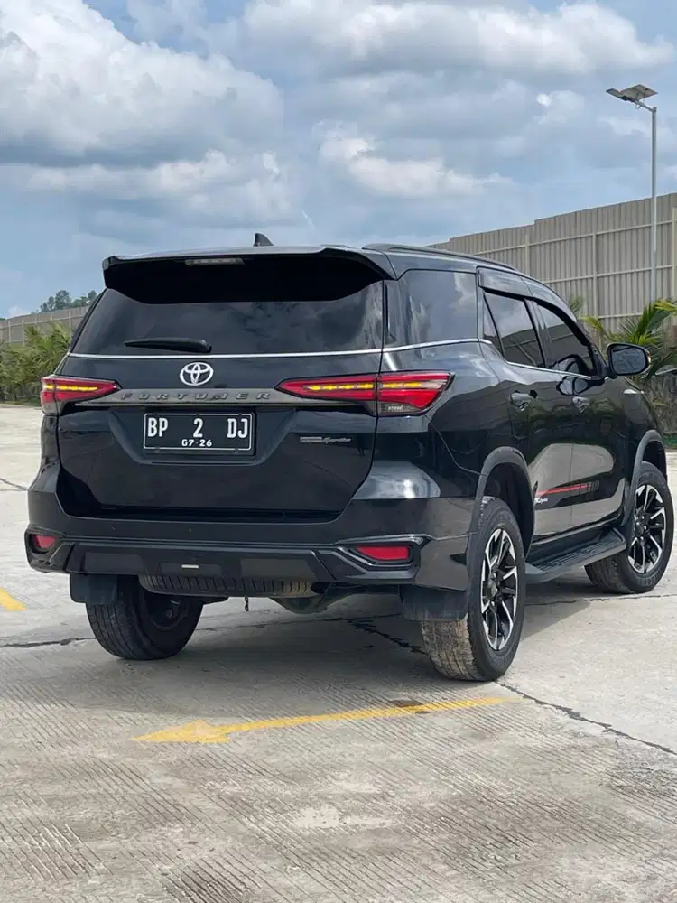 TOYOTA FORTUNER vRZ DIESEL TRD SPORTIFO AUTOMETIC 2.4 NOPOL CANTIK