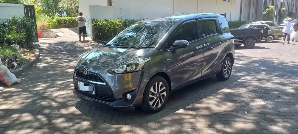Toyota Sienta 1.5 V AT Matic 2017 Abu Grey pmk 2016 2018