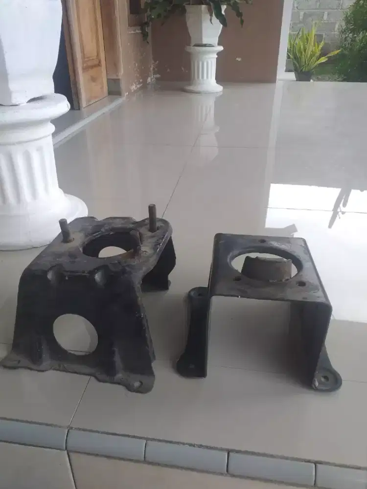 Pangkon/dudukan ban serep original copotan Taft & new escudo