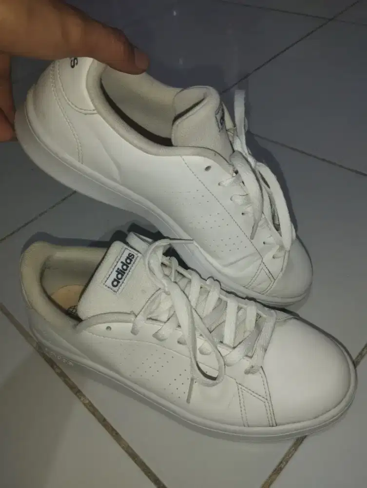 sepatu adidas putih