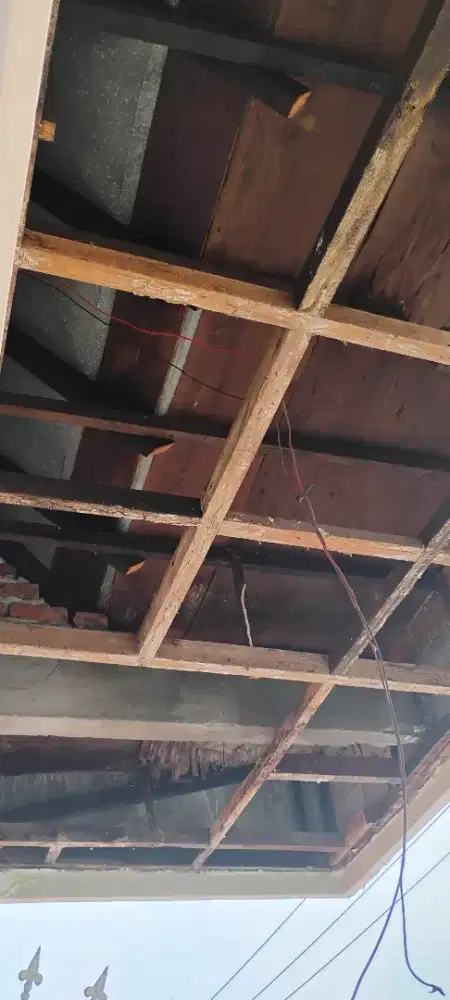 Musim Hujan Tiba, Jangan Biarkan Atap Bocor Merusak Aset Berharga Anda