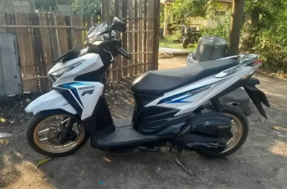 Dijual Vario 125 2016 komplit pajak hidup