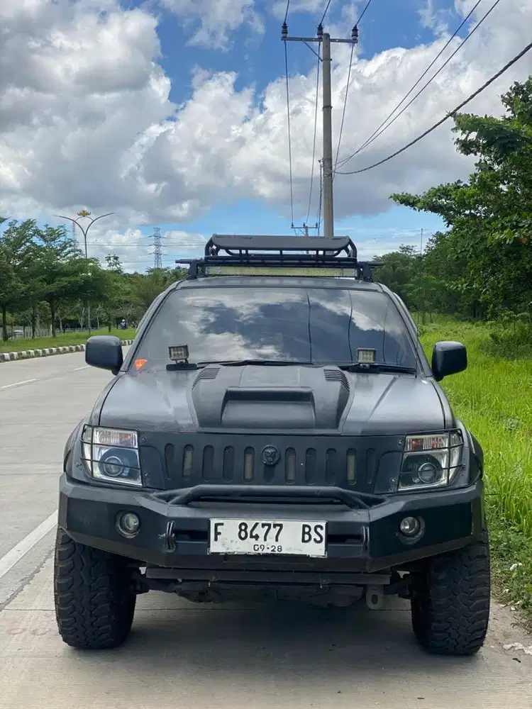 Nissan Navara 4x4 Automatic Diesel Tahun 2008 – Hitam