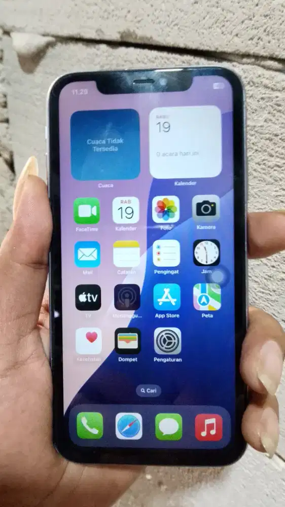 Jual iphone 11/64gb LL/A. SIMLOCK 
Minus LCD + Batre gantian.