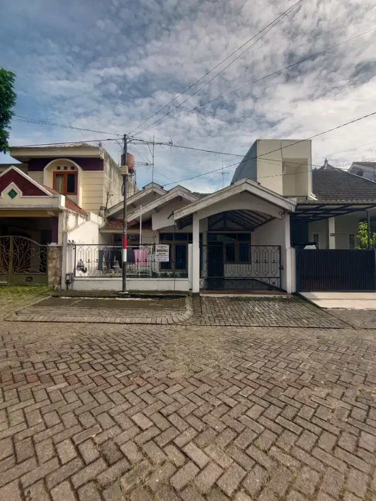 Dijual Rumah Lokasi PBI Araya Blok Tengah