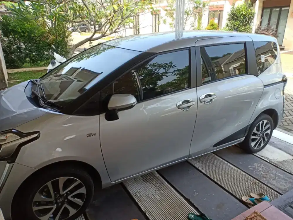 Dijual Murah Sienta V Tahun 2017 Manual Km Low antik Plat Z Sumedang