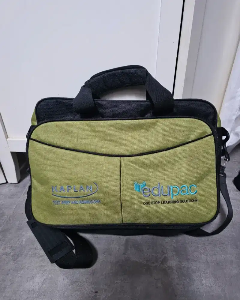 Tas selempang kerja sekolah kuliah travel bag unisex