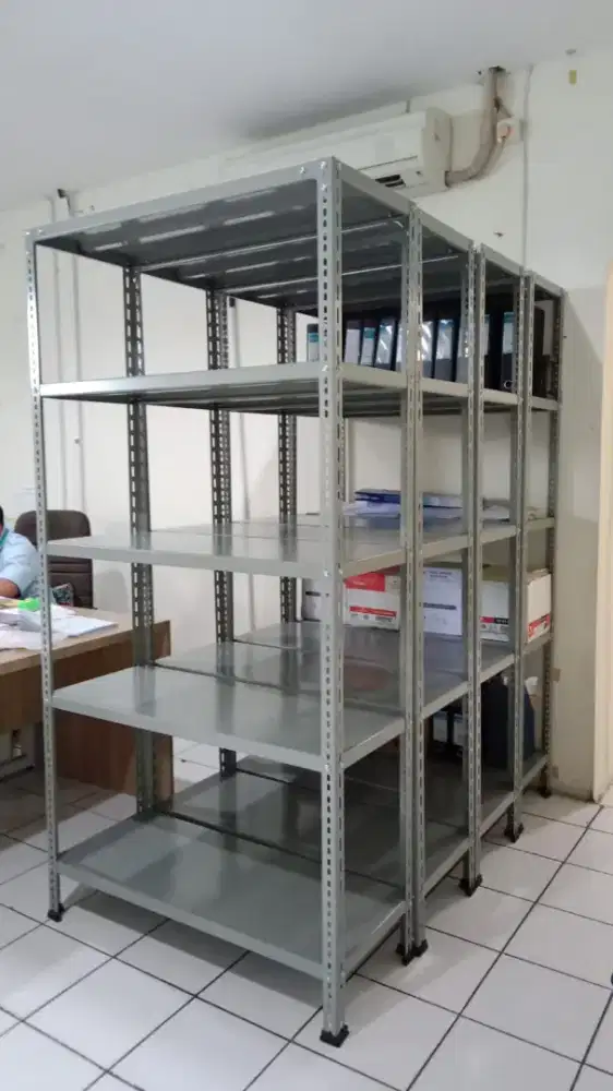 Rak besi perlengkapan usaha