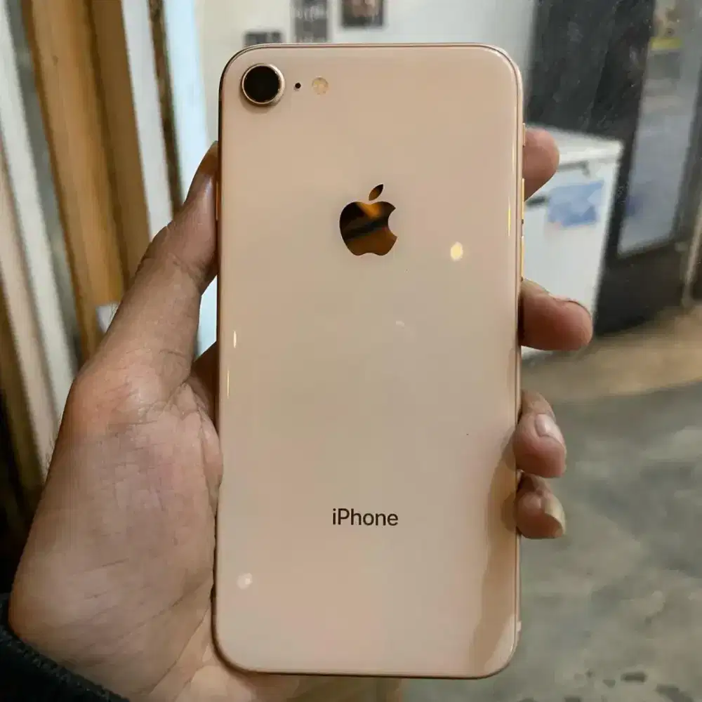 DIJUAL iPhone 8 64GB Gold inter lama,Sinyal Permanen No Minus