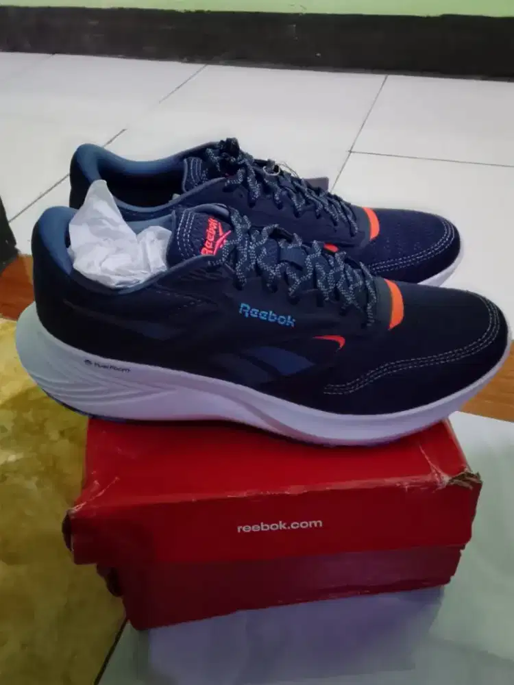 Sepatu running reebook pria
