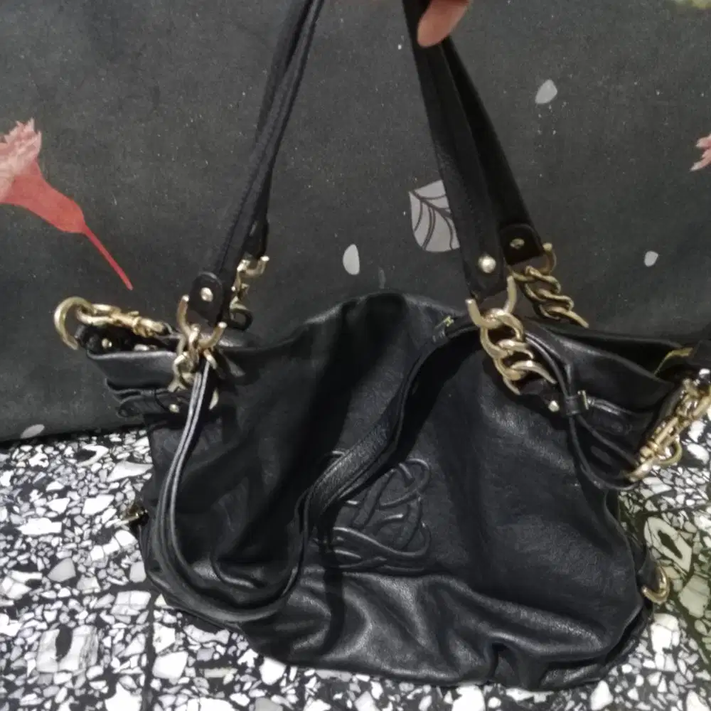Di jual tas hitam brand original Louise Quartoze