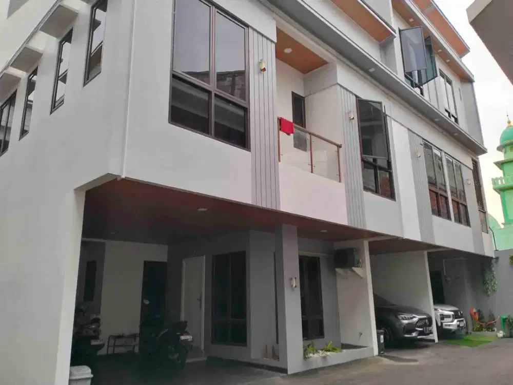 Di jual rumah 2 lantai di Johar Baru Jakarta pusat lokasi strategis bebas banjir harga terjangkau