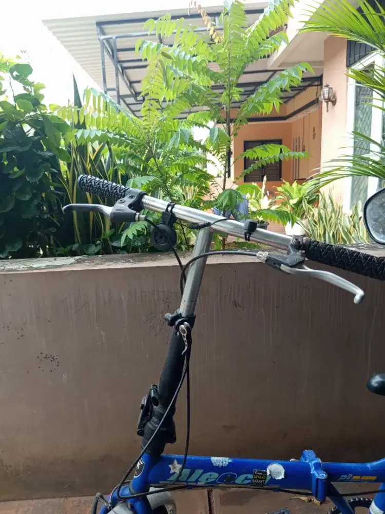 Dijual sepeda lipat biru dongker