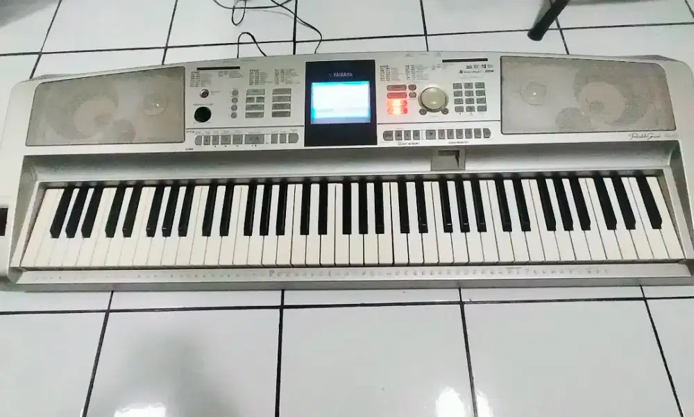 Keyboard Yamaha Portable Grand DGX-305