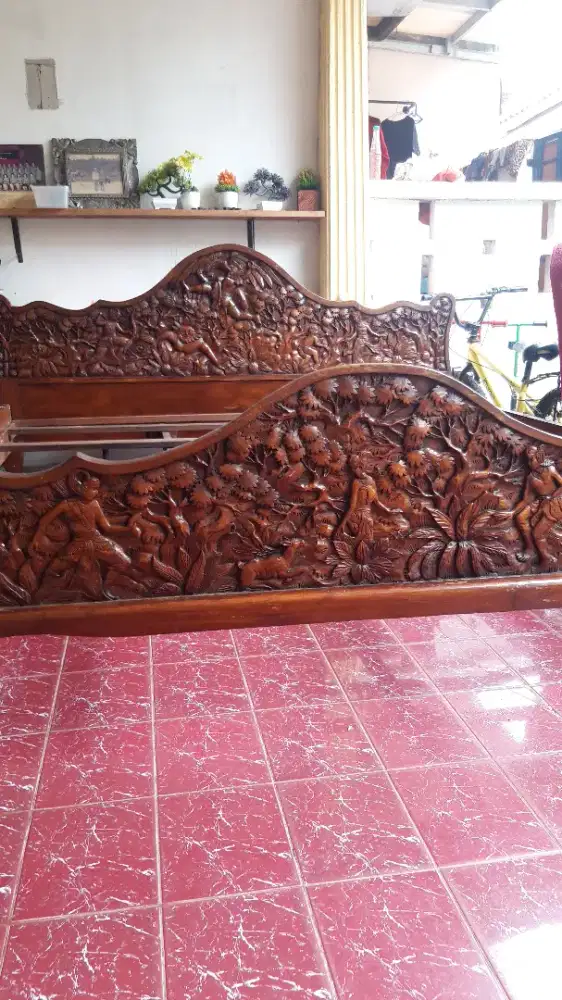 Dipan/ranjang/tempat tidur. Terbuat dari kayu jati tua ukir Rama&Sinta