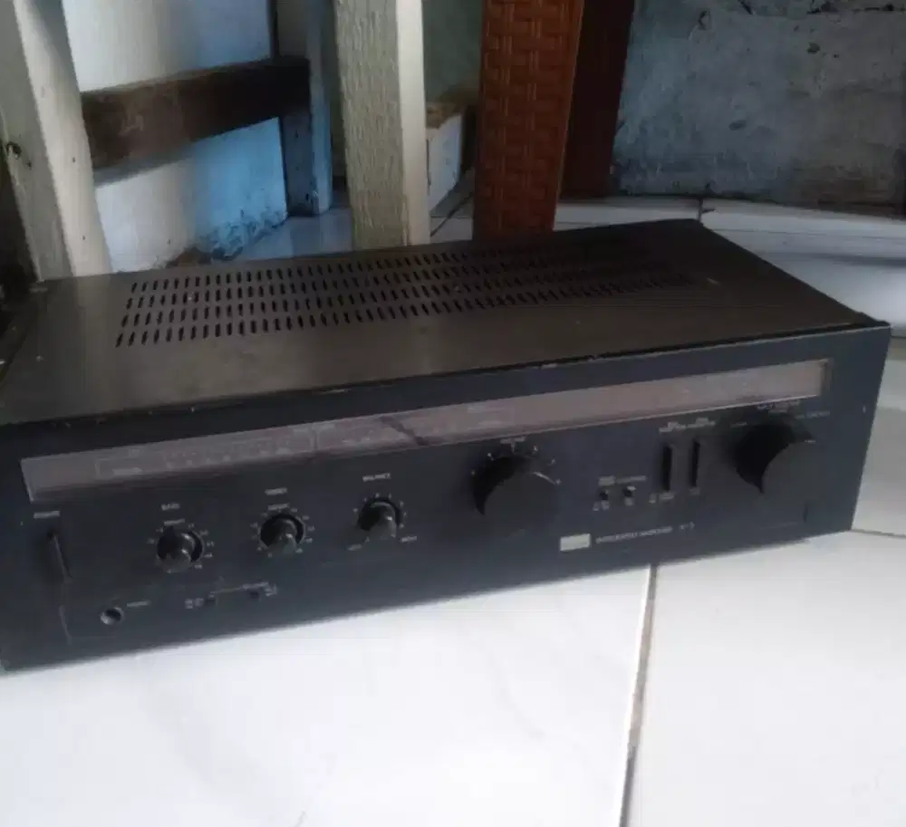 Sepeker jual amplifier merk SANSUI A5 masih hidup.