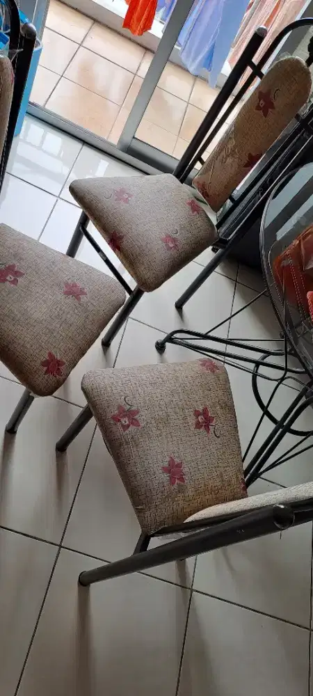 Jual murah Kursi makan bekas ada 3 kondisi lumayan sesuai di gambar