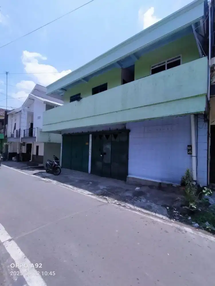 Kost belakang kampus UNS