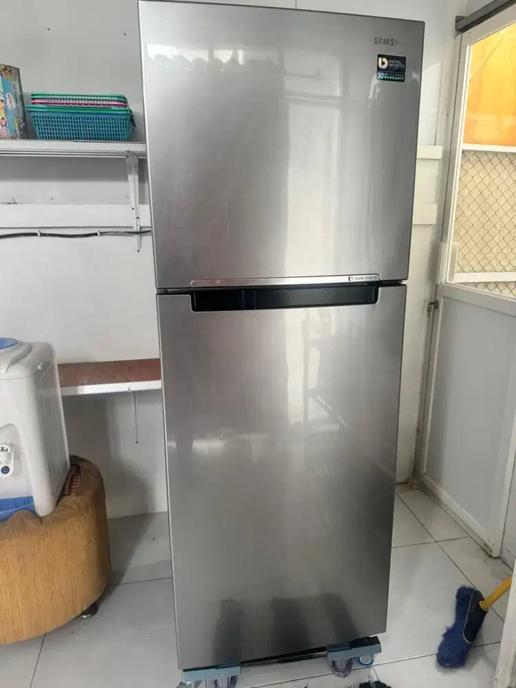 Dijual kulkas masih seperti baru