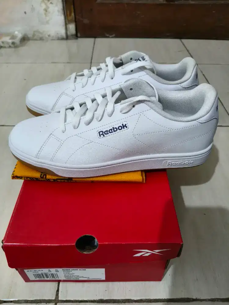 Rebook size 42 Sport Station