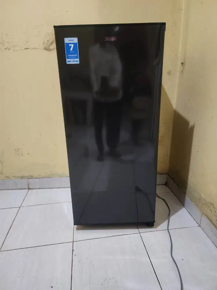 Kulkas 1 pintu aqua..kondisi baru 2 bln di pakai