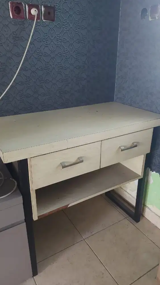 Meja Samping Serbaguna