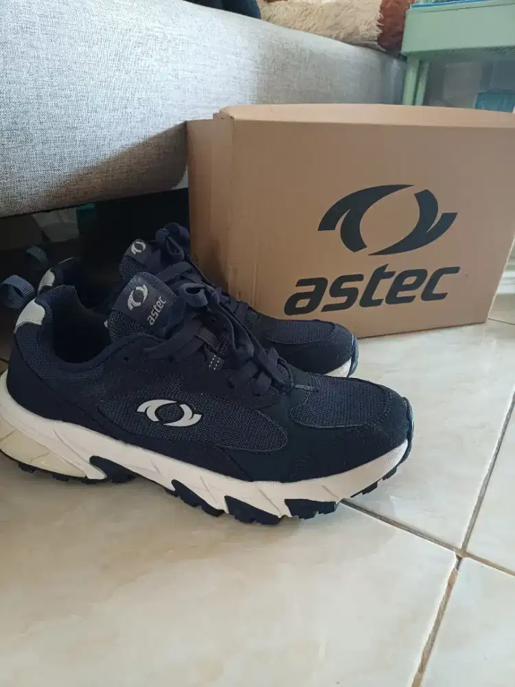 Sepatu running/jogging