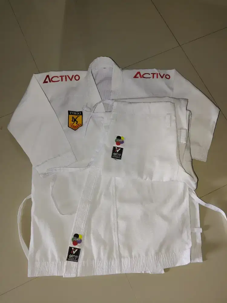 Baju karate KATA ACTIVO AKA AO size 4,5 2baju 2celana bekas