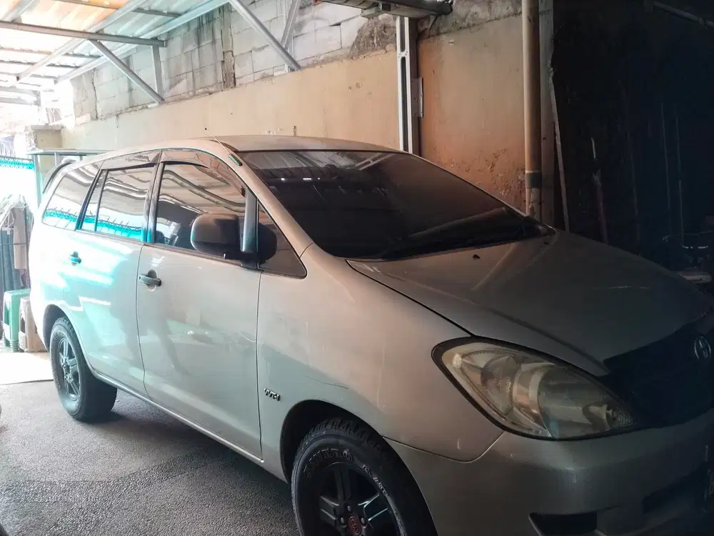 Toyota Kijang Innova 2006 Bensin