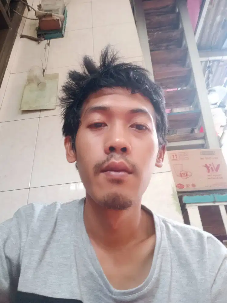 Mencari kerjaan kenek bangunan/ mie ayam /mengecat rumah