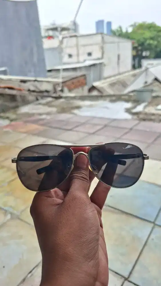 Kacamata Oakley Plaintiff