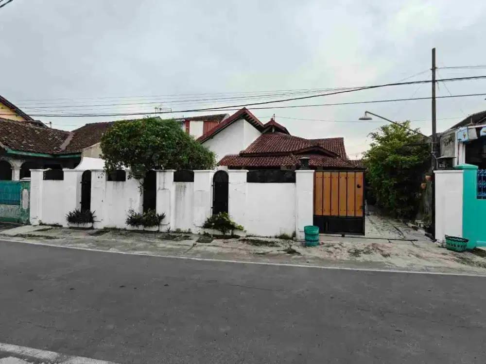 Rumah Luas Tepi Jln Besar Makam Haji Skh