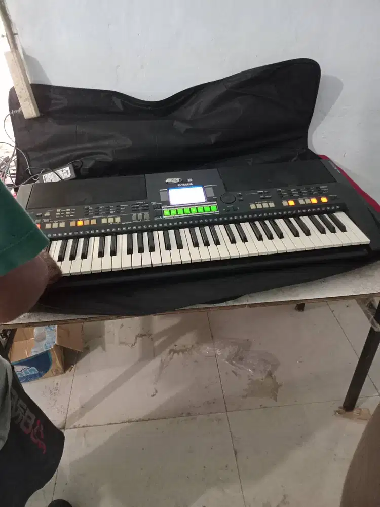 Dijual cepat keyboard Yamaha PSR 550 mulus masih baru