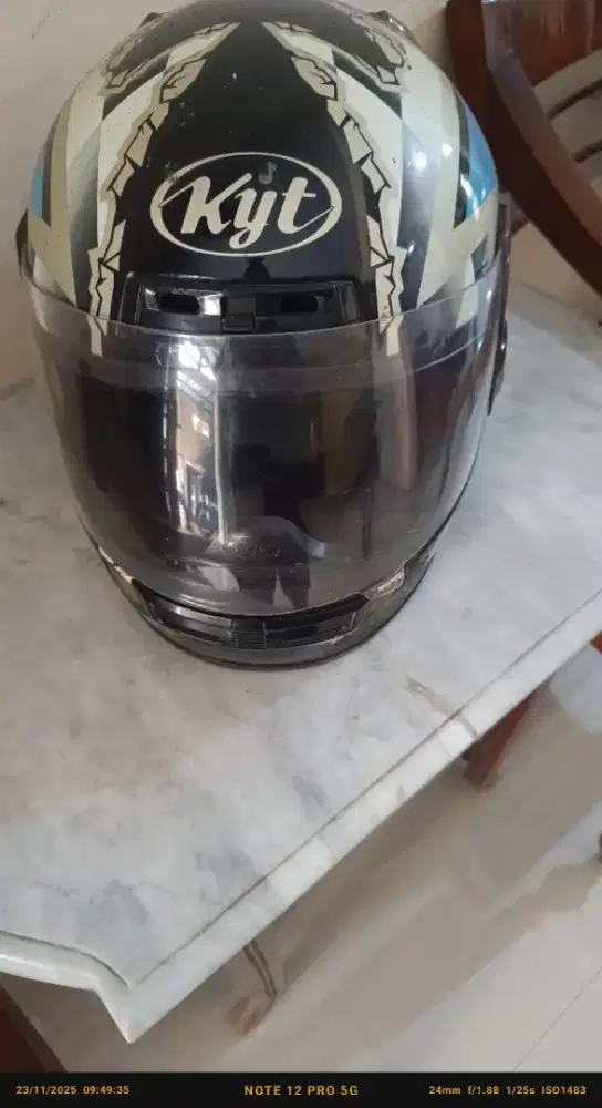 Helm bekas KYT TAHUN 2023