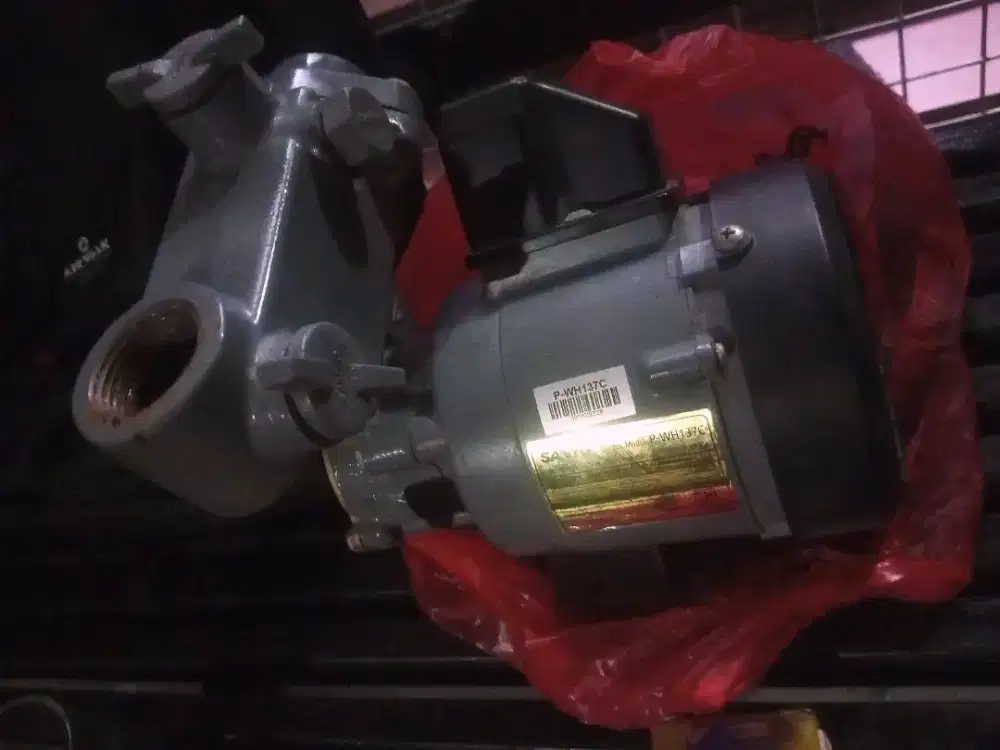 Mesin pompa air Sanyo PWH 137 C.