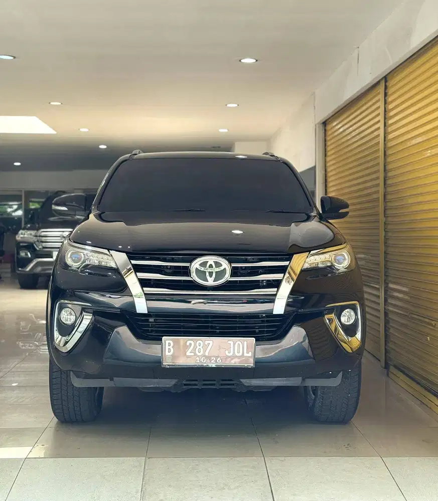 Toyota Fortuner 2.7 SRZ 2016 October Automatic Hitam Metalik Vieta Mot
