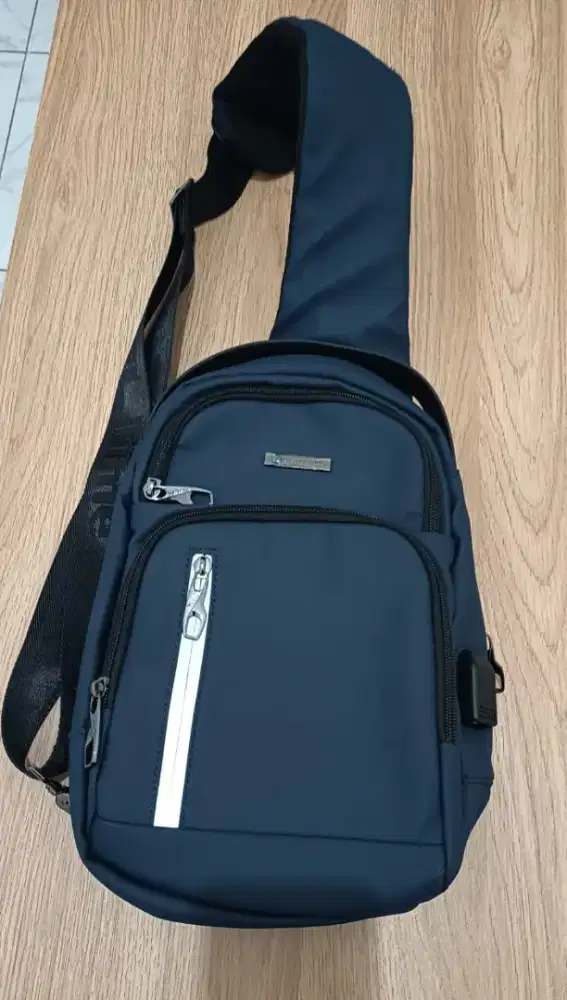 TAS SELEMPANG MERK TRAVEL