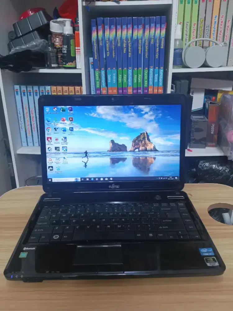 Mana yang Capat Aja - Laptop Fujitsu LH531 Core i7 Ram 8GB Double VGA