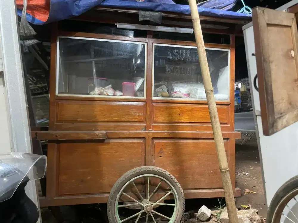 Gerobak nasi goreng dan perlengkapan
