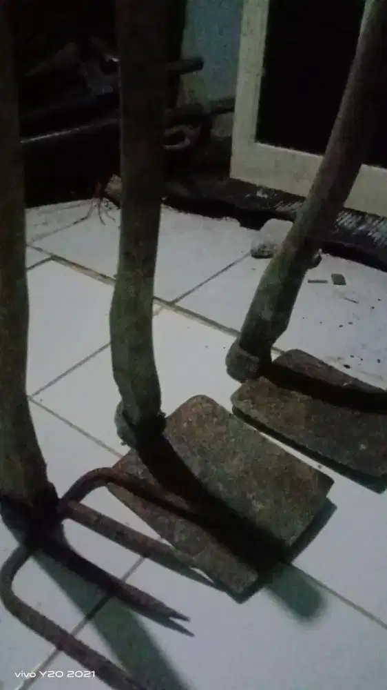Jual cangkul tanah dan sampah