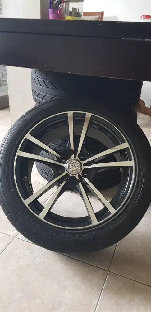 Ban & pelek racing kondisi bekas pake 2 thn ketebala ban msh 85%