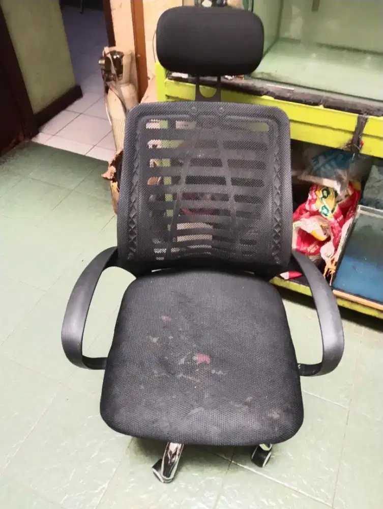 Kursi Kantor Siap Pakai