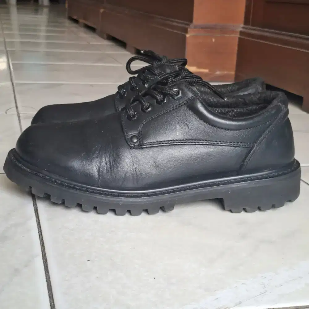 Second sepatu pantovel kulit size 41
