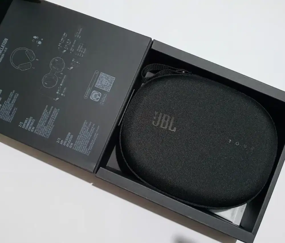 Headphones JBL Tour One M2 Wireless