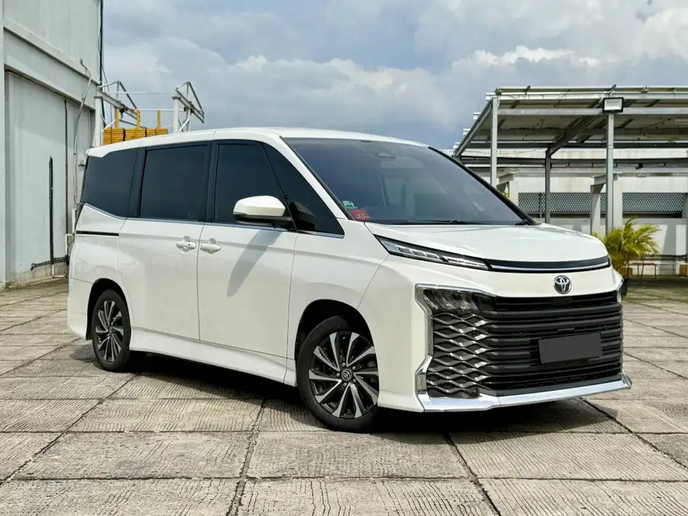 TOYOTA VOXY 2022