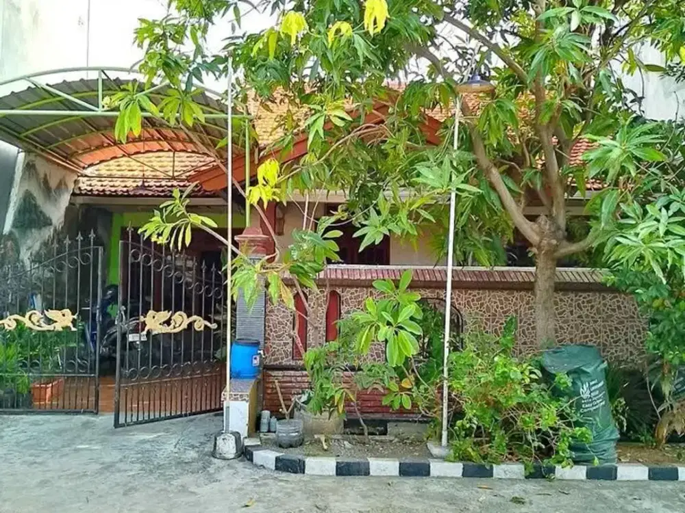 Rumah Lama Rungkut Asri Terawat Lokasi Strategis Dekat MERR