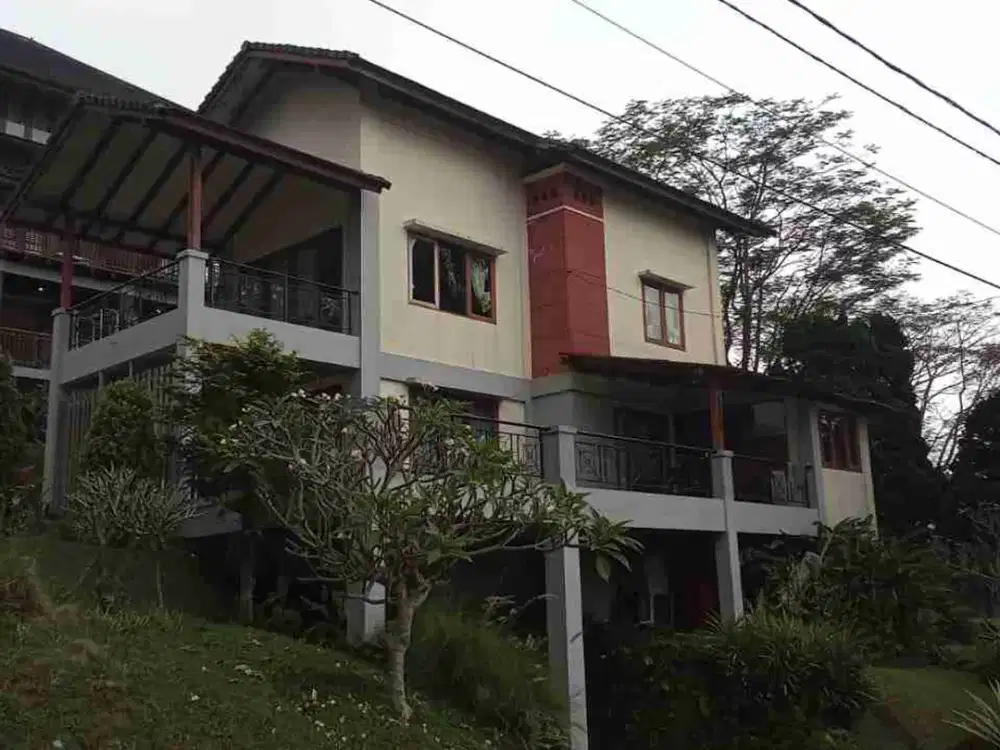 jual villa dalam komplek resort istana bunga Lembang Bandung