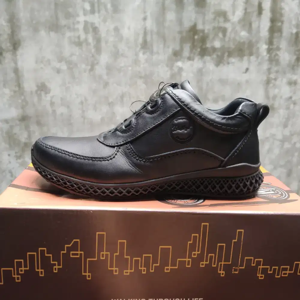 Sepatu Bradley Hero TP Black