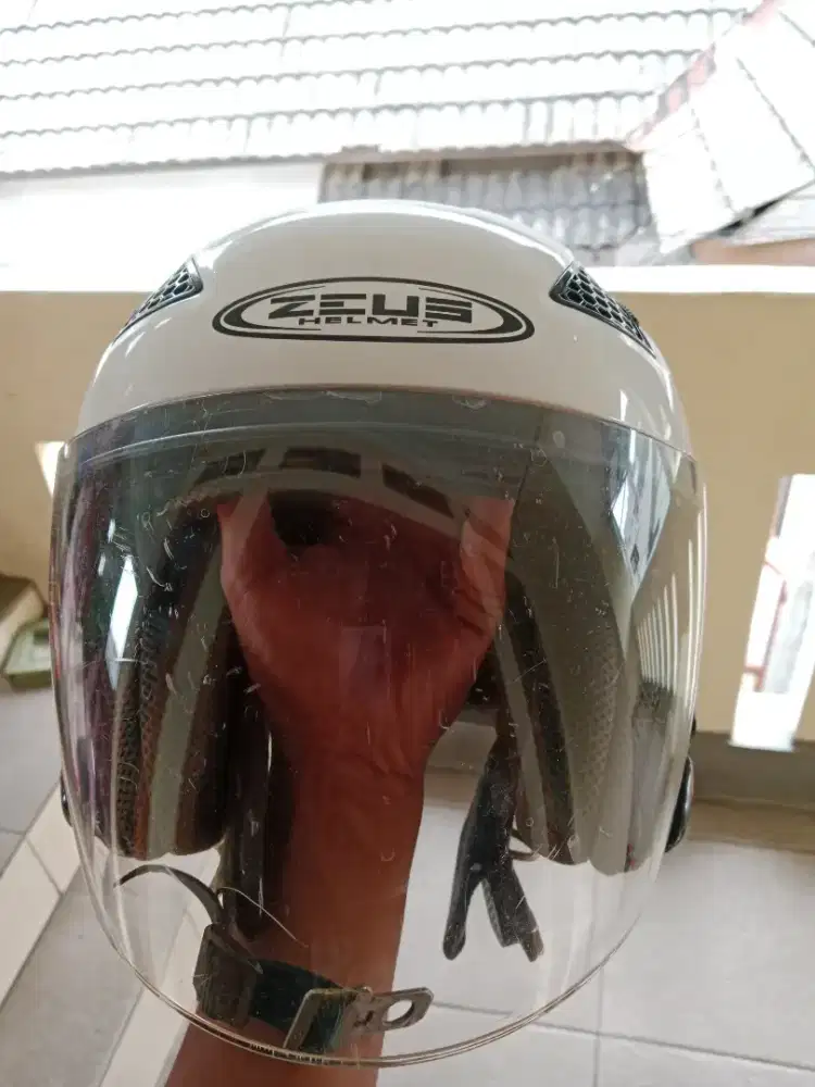 Helm zeus 610 putih